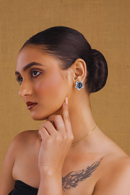 Elegant flower pendant necklace and earrings set for women with blue floral design 