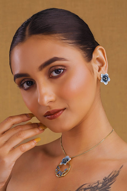 Elegant flower pendant necklace and earrings set for women with blue floral design