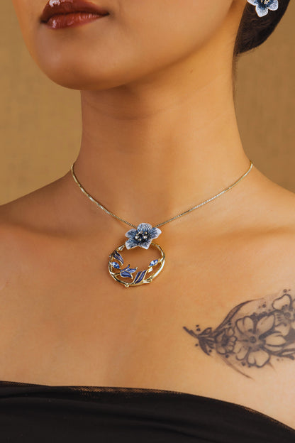 Elegant flower pendant necklace and earrings set for women with blue floral design 